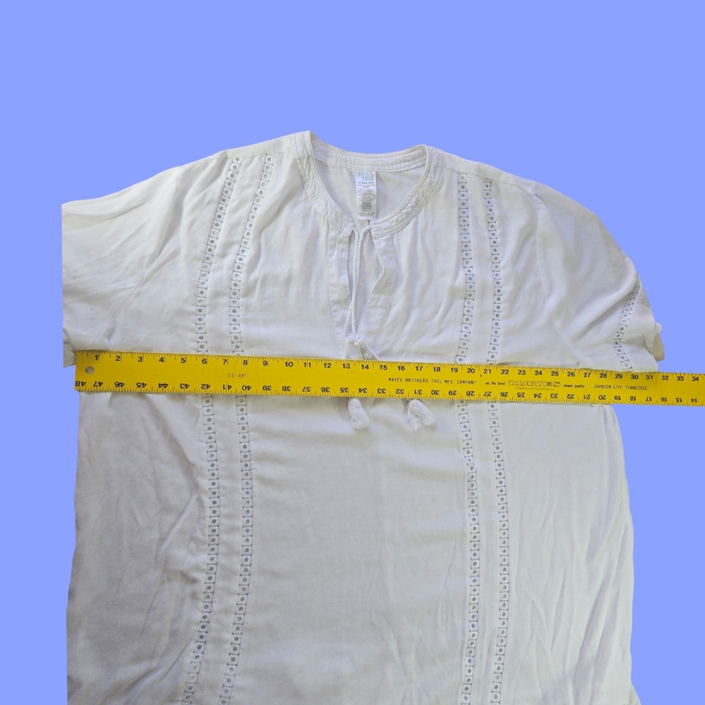Elegant White Women's Swim Coverup with Lace Detail - Picture 3 of 4